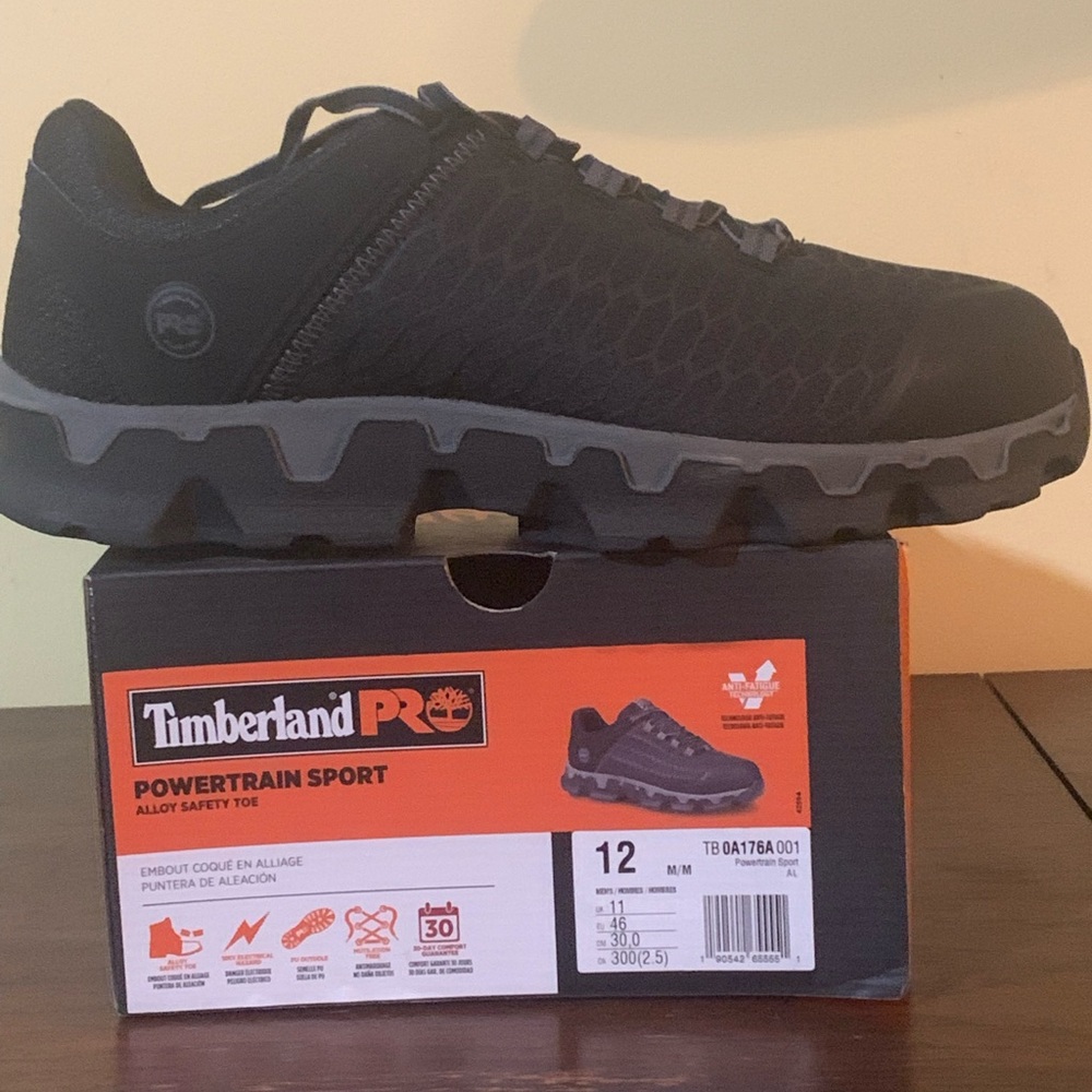 Safety toe work shoe